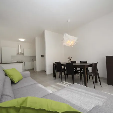 アパート Casa Sandra-1 By Interhome